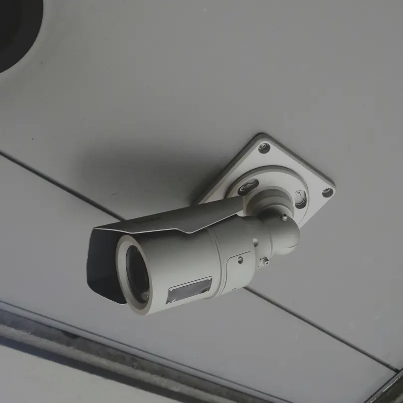 Kamera monitoringu wizyjnego zamontowana na obiekcie